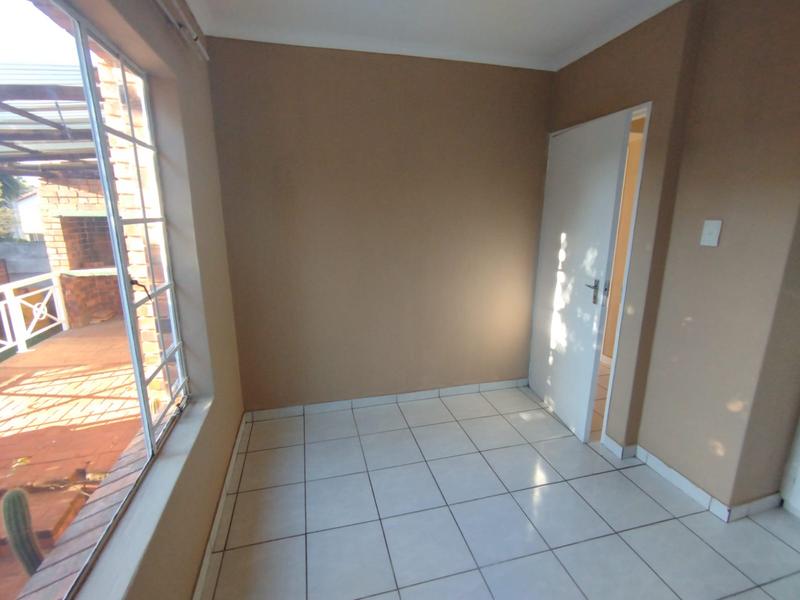 To Let 2 Bedroom Property for Rent in Weltevreden Park Gauteng