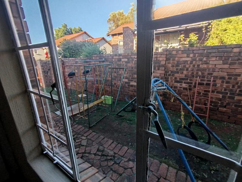 To Let 2 Bedroom Property for Rent in Weltevreden Park Gauteng