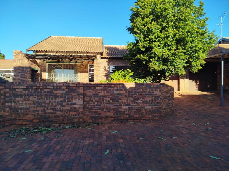 To Let 2 Bedroom Property for Rent in Weltevreden Park Gauteng
