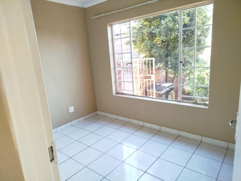 To Let 2 Bedroom Property for Rent in Weltevreden Park Gauteng