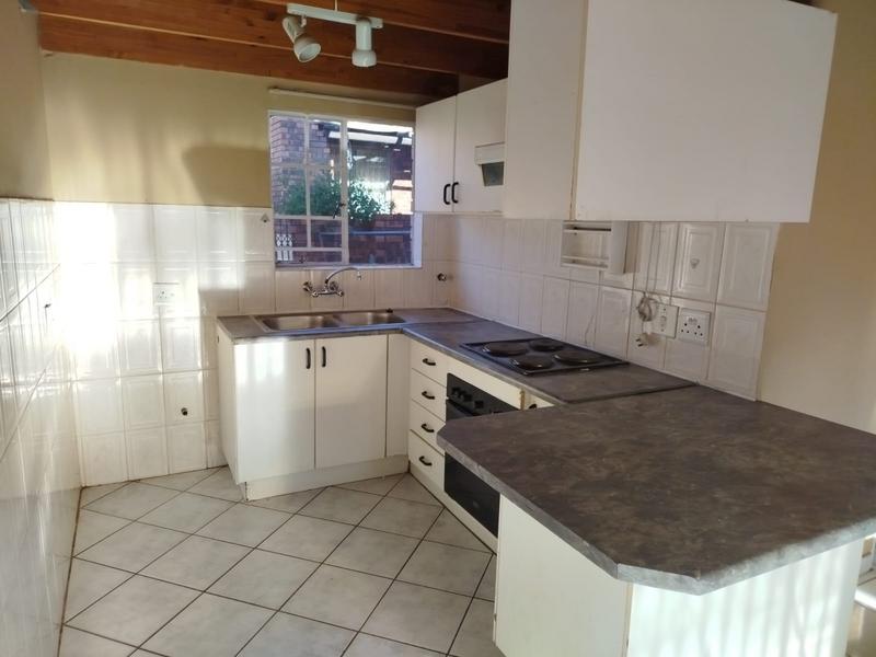 To Let 2 Bedroom Property for Rent in Weltevreden Park Gauteng