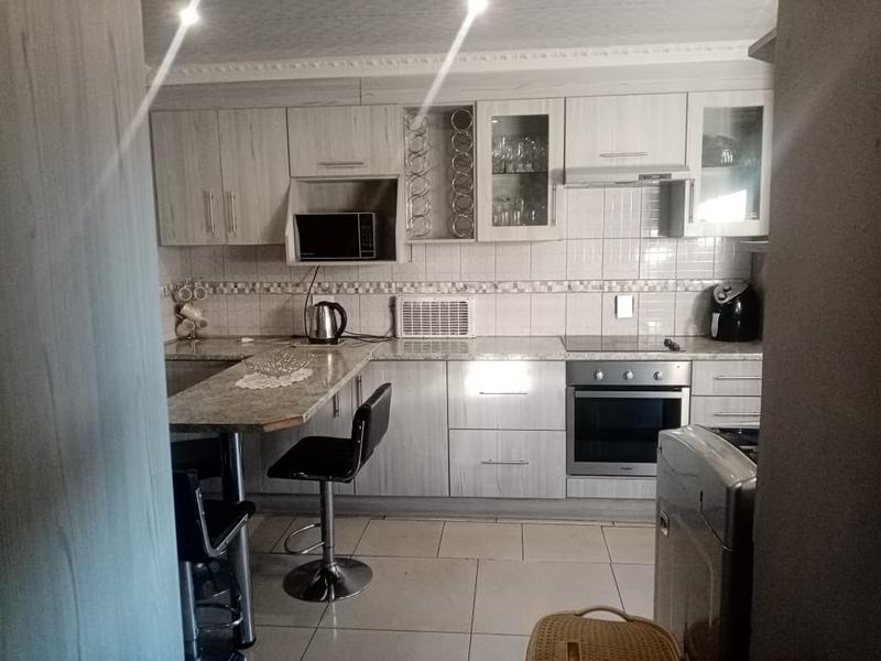 2 Bedroom Property for Sale in Palm Ridge Gauteng