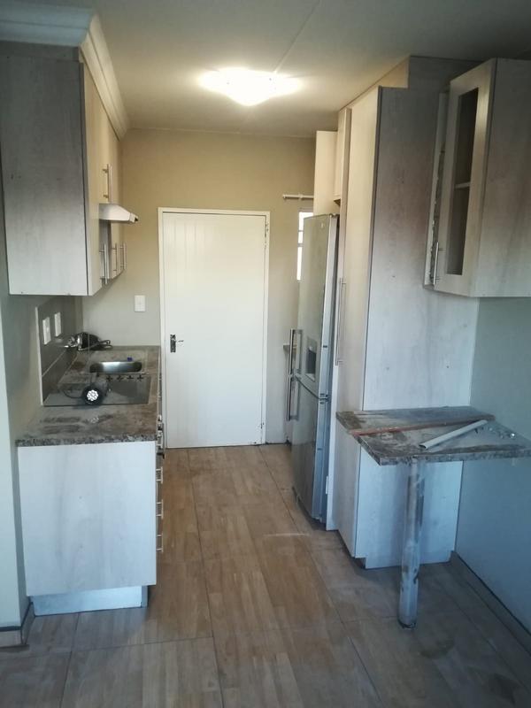 To Let 2 Bedroom Property for Rent in Fleurhof Gauteng