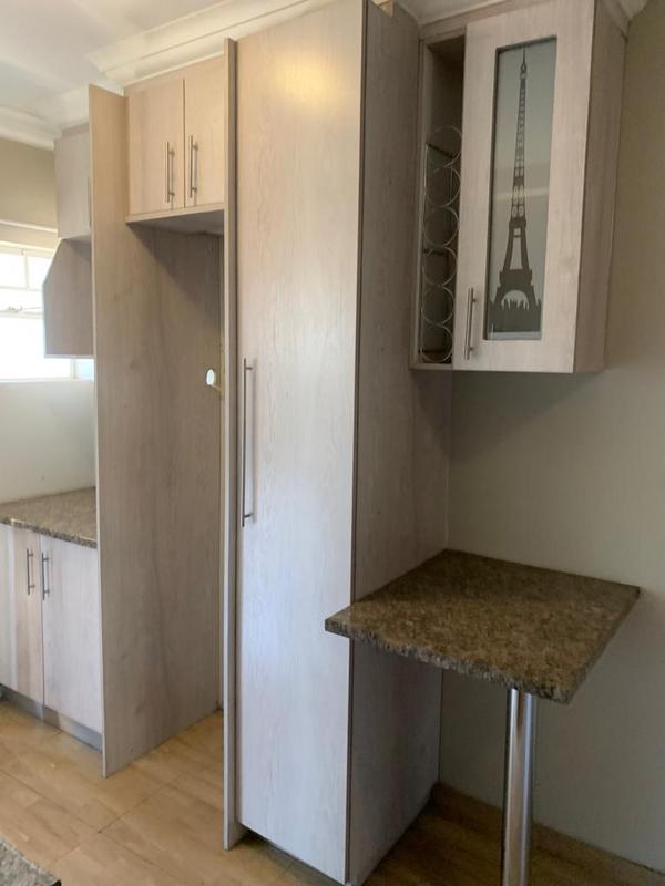 To Let 2 Bedroom Property for Rent in Fleurhof Gauteng
