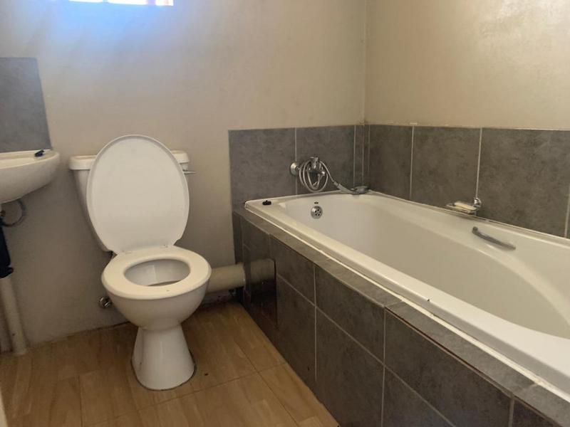 To Let 2 Bedroom Property for Rent in Fleurhof Gauteng