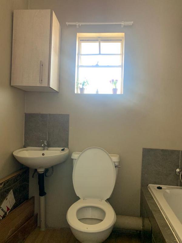 To Let 2 Bedroom Property for Rent in Fleurhof Gauteng