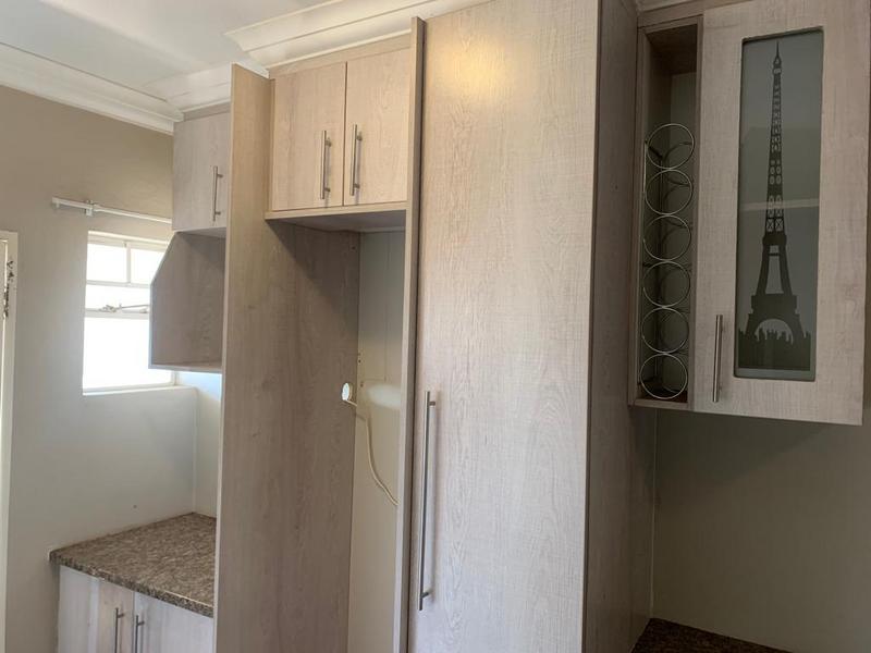 To Let 2 Bedroom Property for Rent in Fleurhof Gauteng