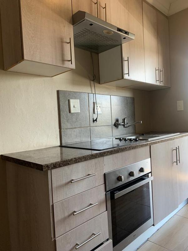 To Let 2 Bedroom Property for Rent in Fleurhof Gauteng