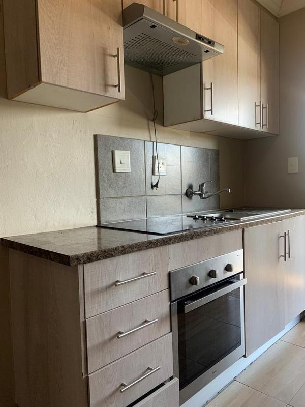 To Let 2 Bedroom Property for Rent in Fleurhof Gauteng