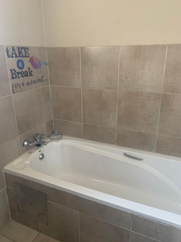 2 Bedroom Property for Sale in Fleurhof Gauteng