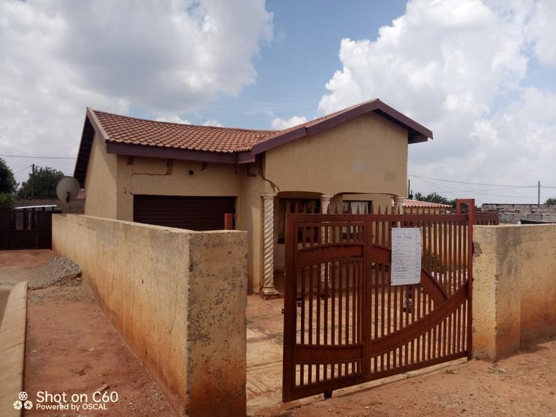3 Bedroom Property for Sale in Braamfischerville Gauteng