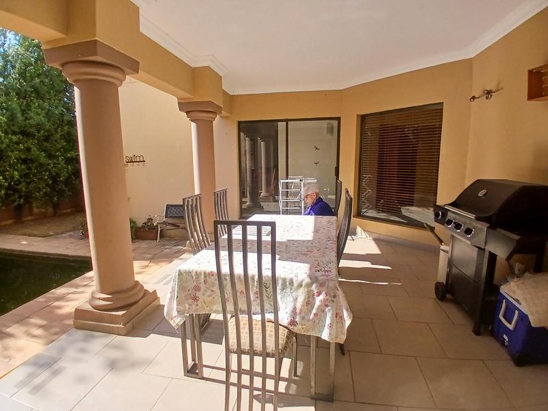 4 Bedroom Property for Sale in Ruimsig Gauteng