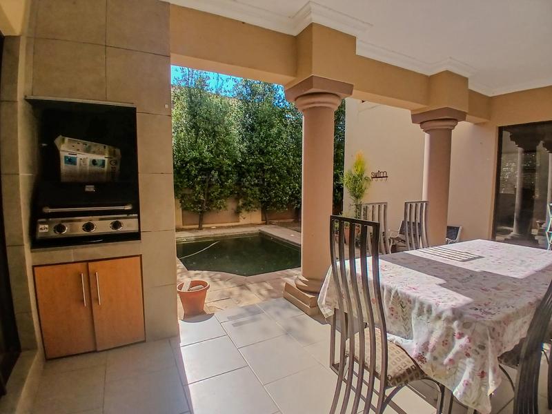 4 Bedroom Property for Sale in Ruimsig Gauteng