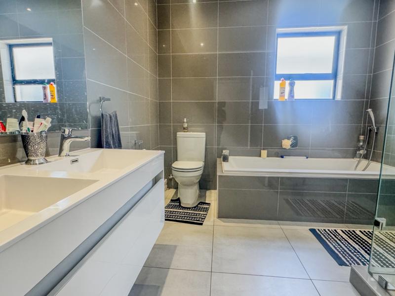 4 Bedroom Property for Sale in Pinehaven Gauteng
