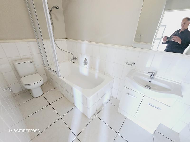 To Let 2 Bedroom Property for Rent in Bryanston Gauteng
