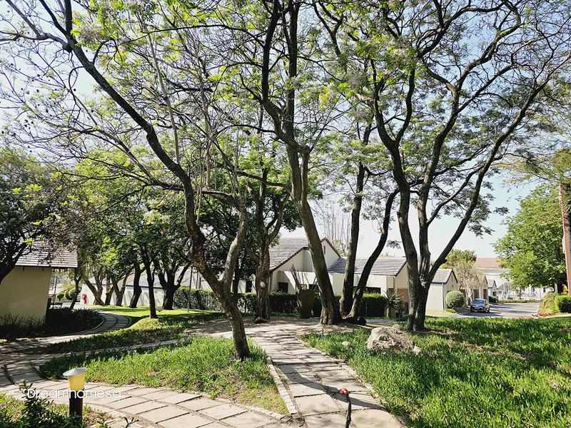 To Let 2 Bedroom Property for Rent in Bryanston Gauteng