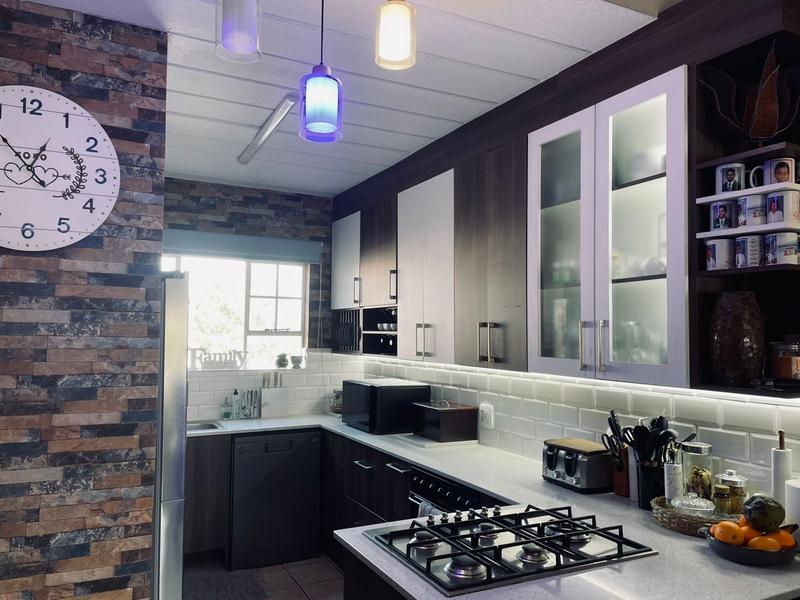 3 Bedroom Property for Sale in Vorna Valley Gauteng