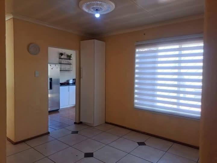 5 Bedroom Property for Sale in Marimba Gardens Gauteng