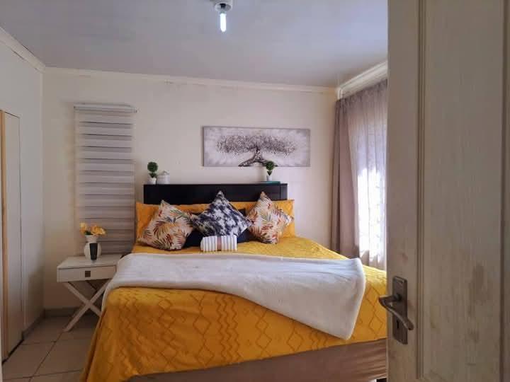 5 Bedroom Property for Sale in Marimba Gardens Gauteng