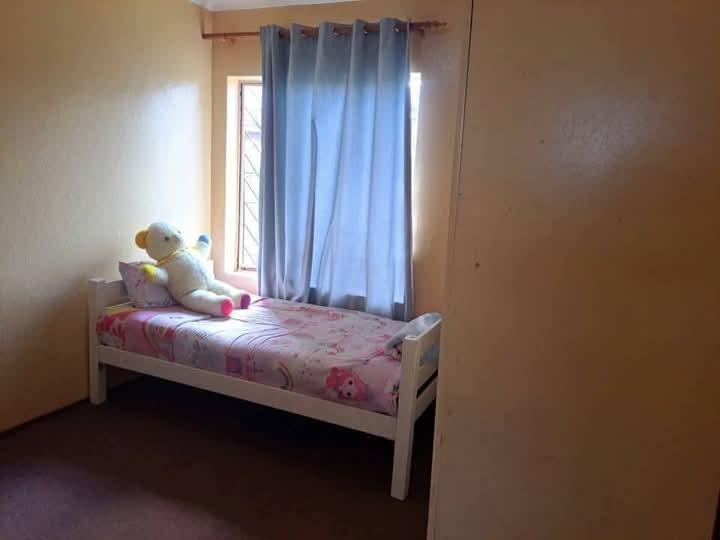5 Bedroom Property for Sale in Marimba Gardens Gauteng