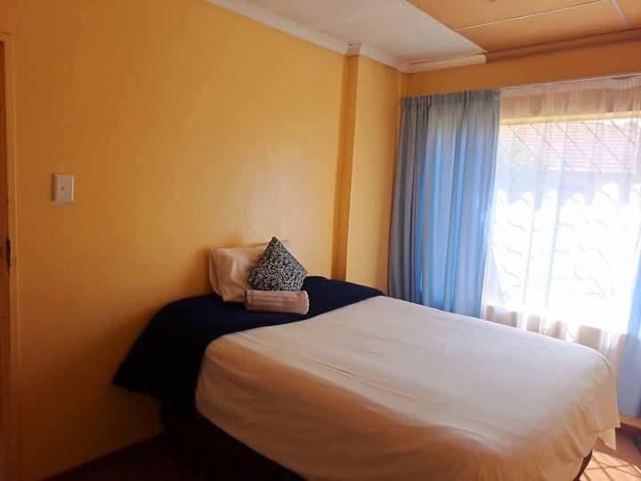 5 Bedroom Property for Sale in Marimba Gardens Gauteng