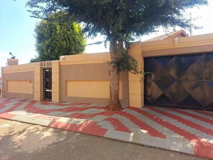 5 Bedroom Property for Sale in Marimba Gardens Gauteng