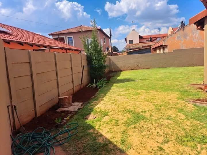 5 Bedroom Property for Sale in Marimba Gardens Gauteng