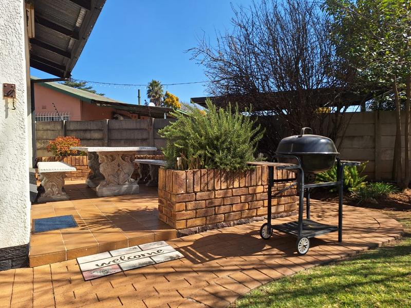 3 Bedroom Property for Sale in Strubenvale Gauteng