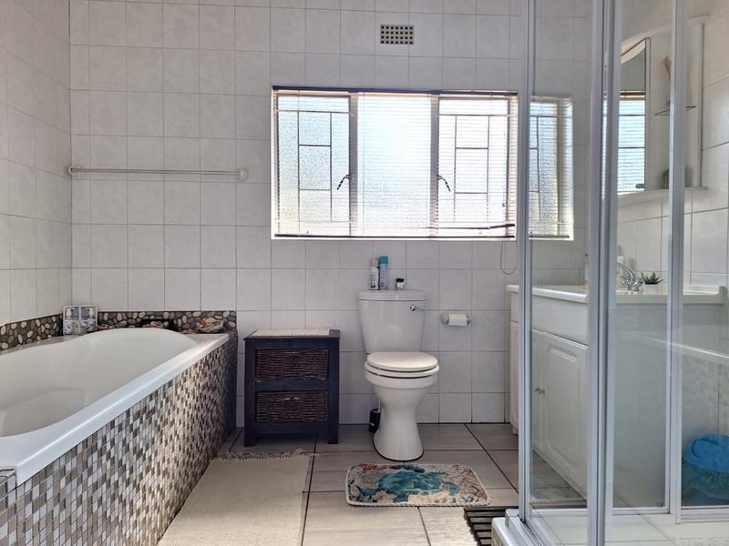 3 Bedroom Property for Sale in Strubenvale Gauteng