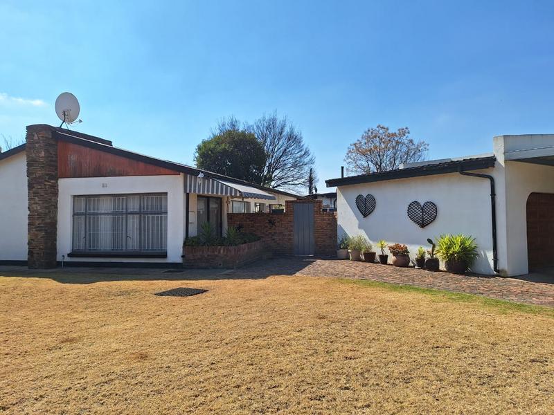 3 Bedroom Property for Sale in Strubenvale Gauteng