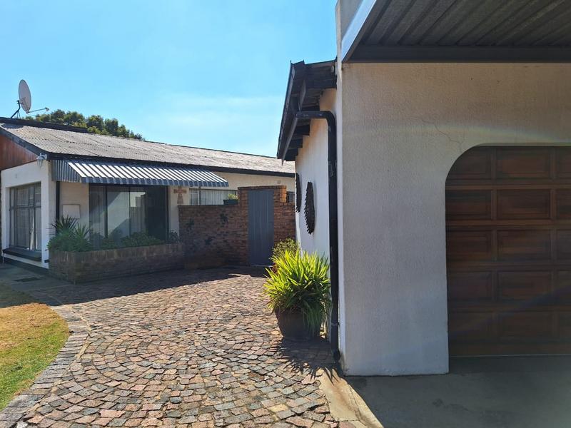 3 Bedroom Property for Sale in Strubenvale Gauteng