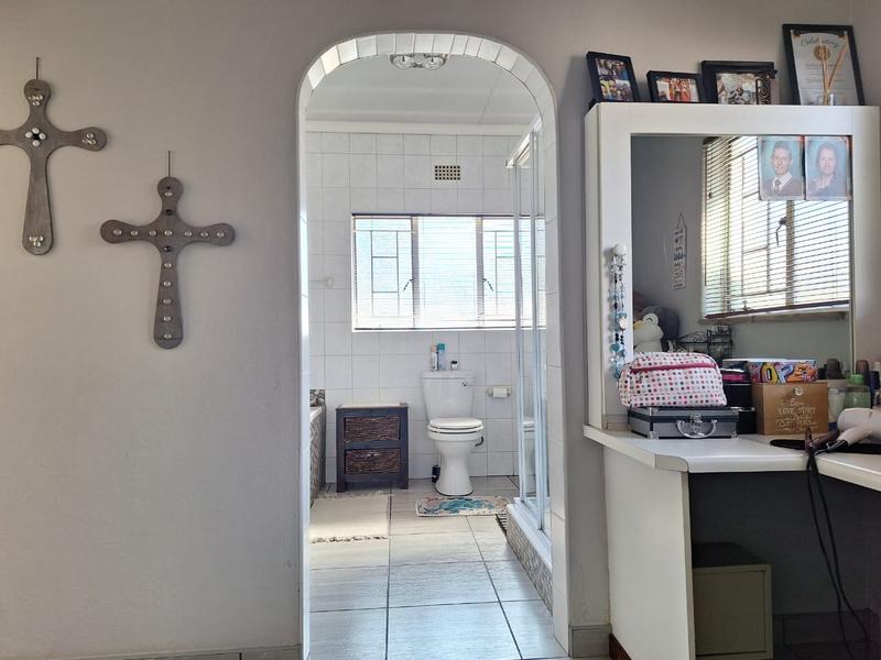 3 Bedroom Property for Sale in Strubenvale Gauteng