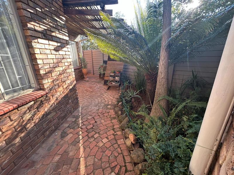 3 Bedroom Property for Sale in Rooihuiskraal Gauteng
