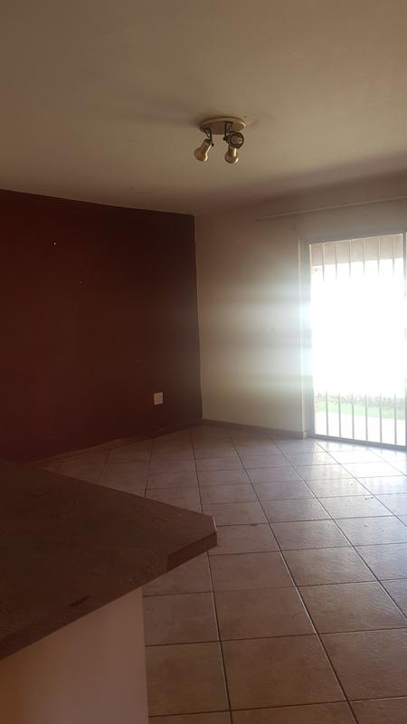To Let 2 Bedroom Property for Rent in Helikonpark Gauteng