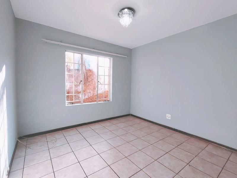 2 Bedroom Property for Sale in Monavoni Gauteng