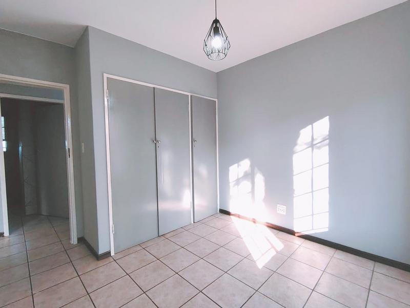 2 Bedroom Property for Sale in Monavoni Gauteng