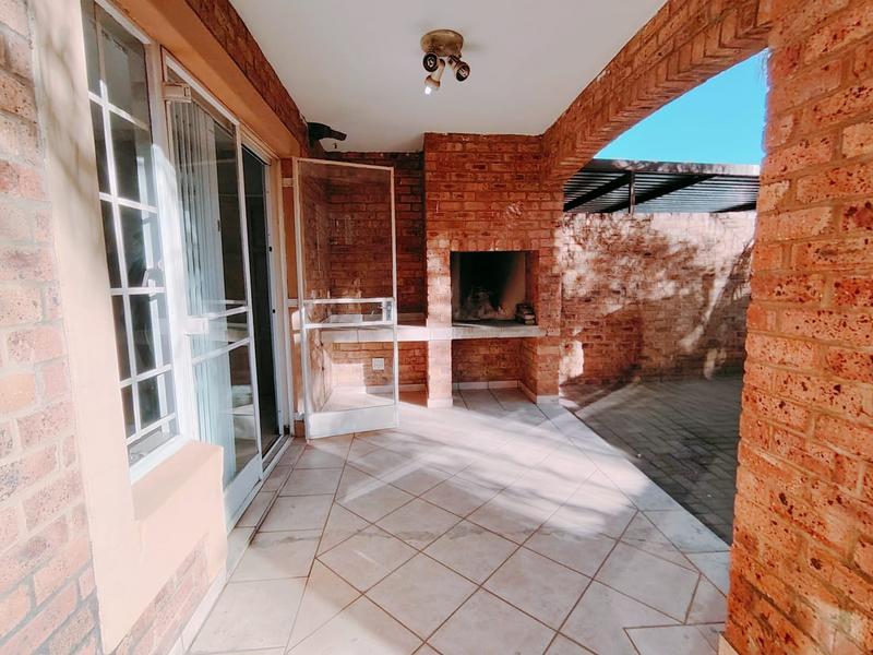 2 Bedroom Property for Sale in Monavoni Gauteng