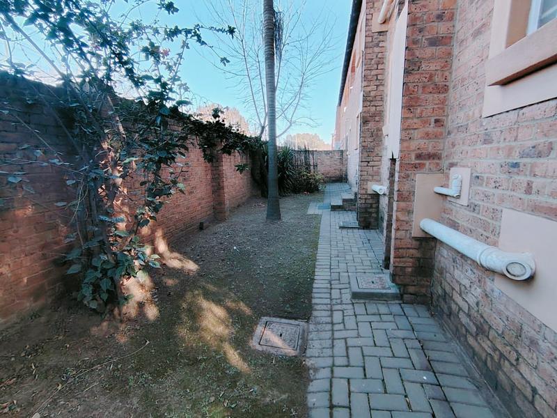 2 Bedroom Property for Sale in Monavoni Gauteng