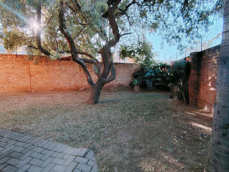 2 Bedroom Property for Sale in Monavoni Gauteng