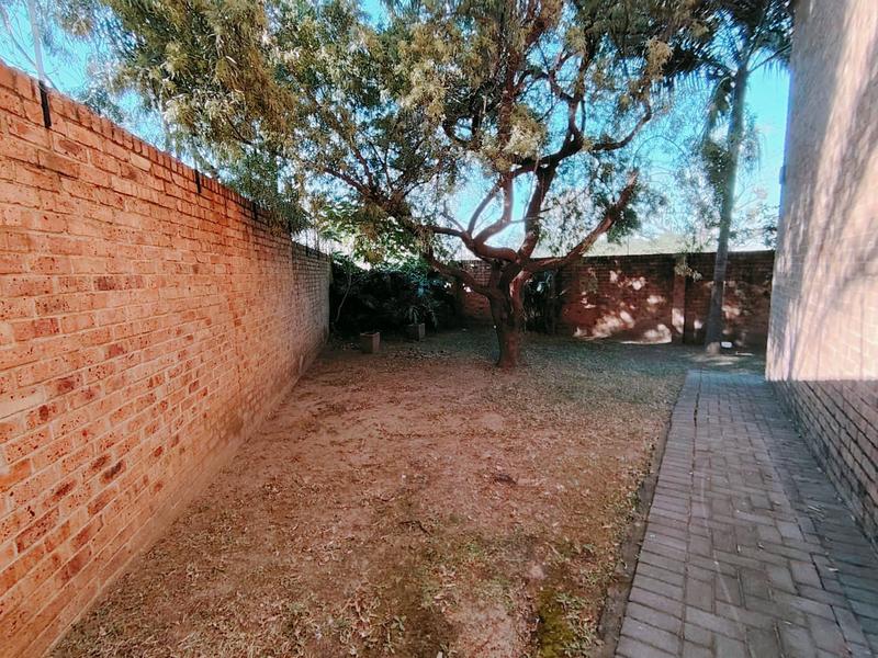 2 Bedroom Property for Sale in Monavoni Gauteng