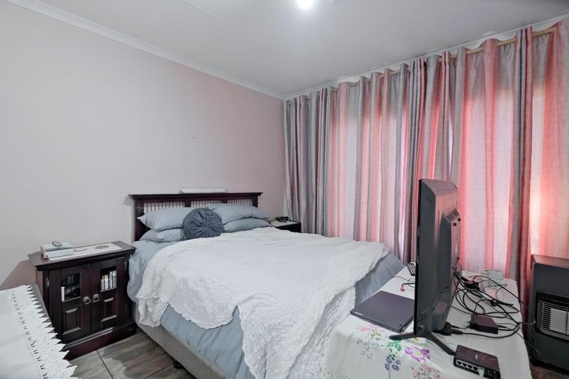 3 Bedroom Property for Sale in Wierdaglen Estate Gauteng
