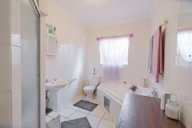 3 Bedroom Property for Sale in Wierdaglen Estate Gauteng