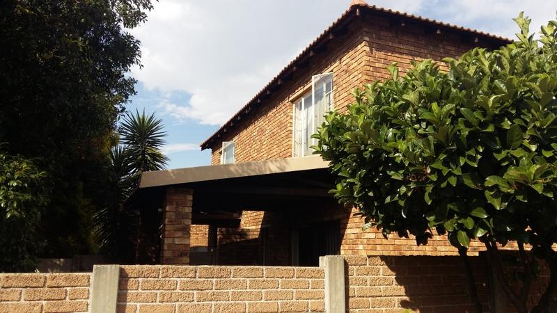 2 Bedroom Property for Sale in Allens Nek Gauteng