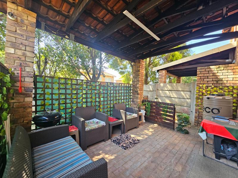 2 Bedroom Property for Sale in Allens Nek Gauteng