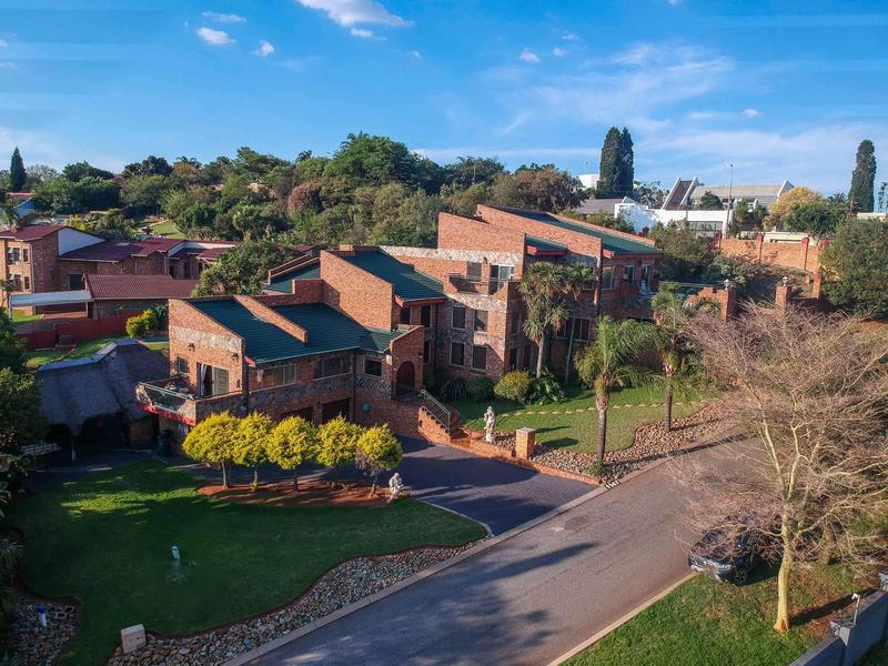 6 Bedroom Property for Sale in Helderkruin View Gauteng