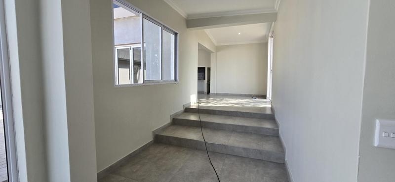 5 Bedroom Property for Sale in Wierda Park Gauteng