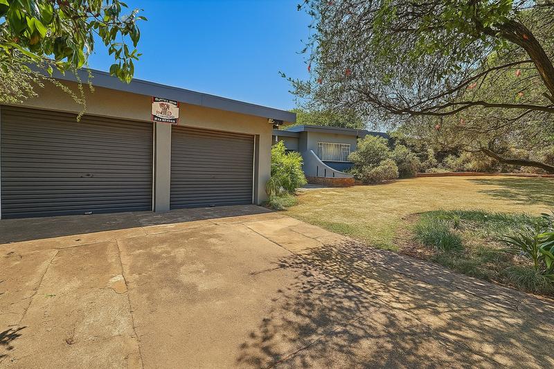 5 Bedroom Property for Sale in Elardus Park Gauteng