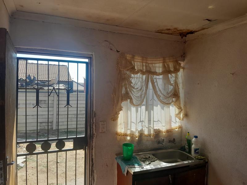 2 Bedroom Property for Sale in Etwatwa Gauteng