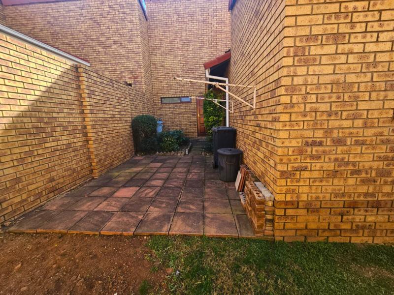 3 Bedroom Property for Sale in Blue Gill Estate Gauteng
