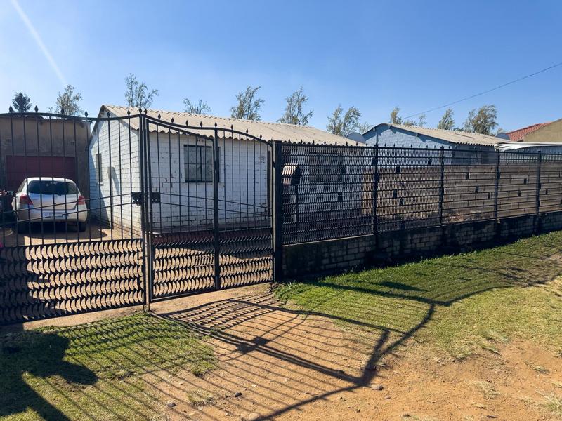 2 Bedroom Property for Sale in Emdeni Gauteng